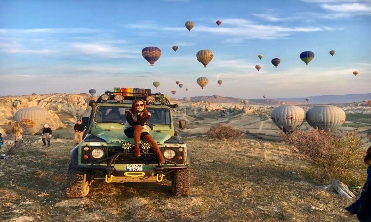 Cappadocia: Private Off-Road Jeep Sunrise Trip with Drink