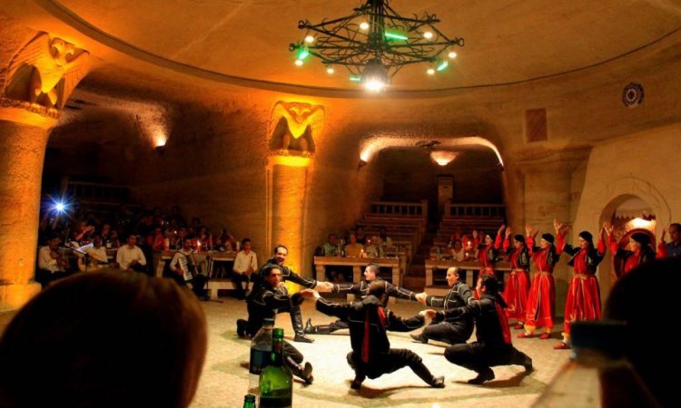 Cappadocia: Turkish Traditional Dance Show with Dinner