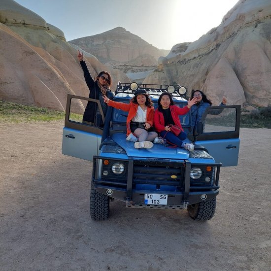 Cappadocia: Private Off-Road Jeep Sunset Trip with Drink