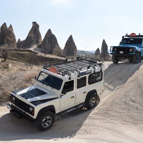 Cappadocia: Private Off-Road Jeep Sunset Trip with Drink