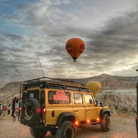 Cappadocia: Private Off-Road Jeep Sunrise Trip with Drink