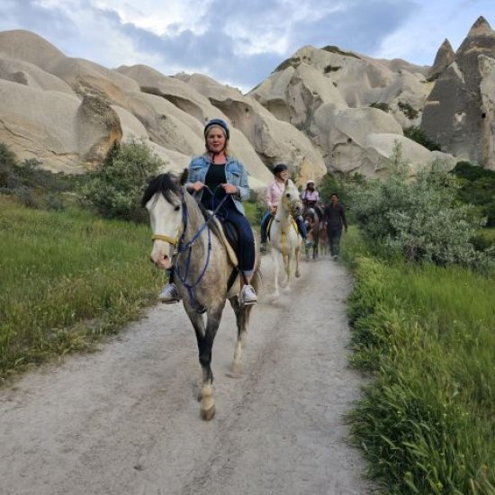 Göreme: Cappadocia Sunset Horse Riding