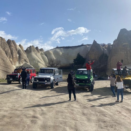 Cappadocia: Private Off-Road Jeep Sunset Trip with Drink