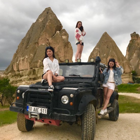 Cappadocia: Private Off-Road Jeep Sunset Trip with Drink