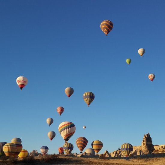 Göreme: Cappadocia Comfort Hot Air Balloon Sunrise Flight 