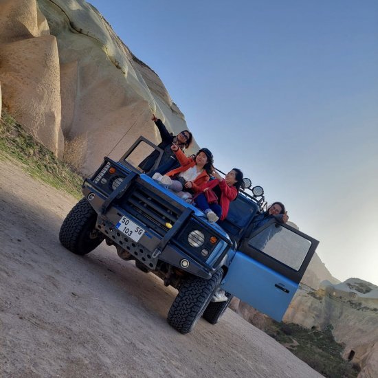 Cappadocia: Private Off-Road Jeep Sunset Trip with Drink