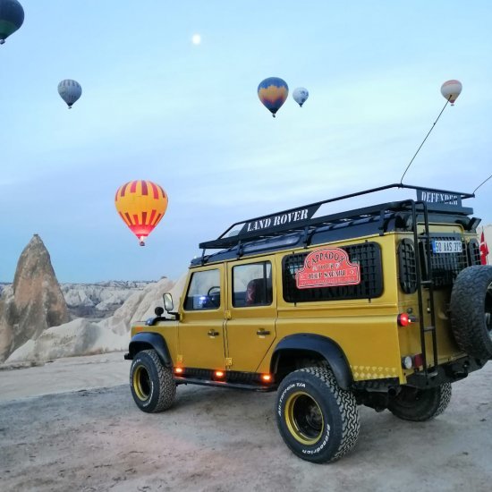 Cappadocia: Private Off-Road Jeep Sunrise Trip with Drink