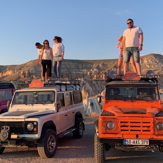 Cappadocia: Private Off-Road Jeep Sunset Trip with Drink