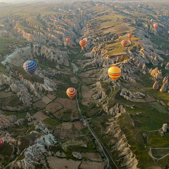 Göreme: Cappadocia Comfort Hot Air Balloon Sunrise Flight 